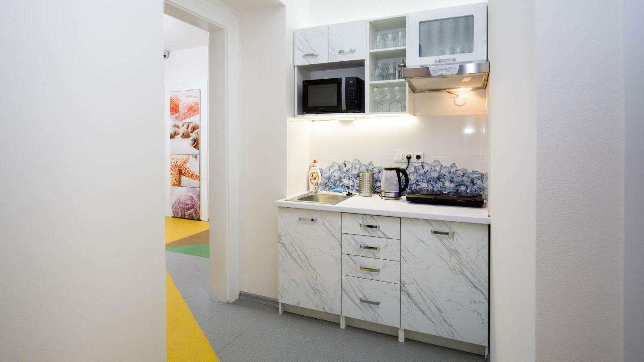 Apartment Four Year Seasons - Walkable To Centre, Metro And Riverside Prague Exterior photo