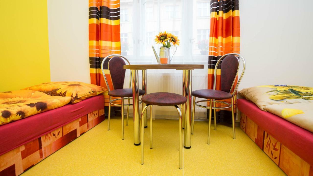 Apartment Four Year Seasons - Walkable To Centre, Metro And Riverside Prague Exterior photo