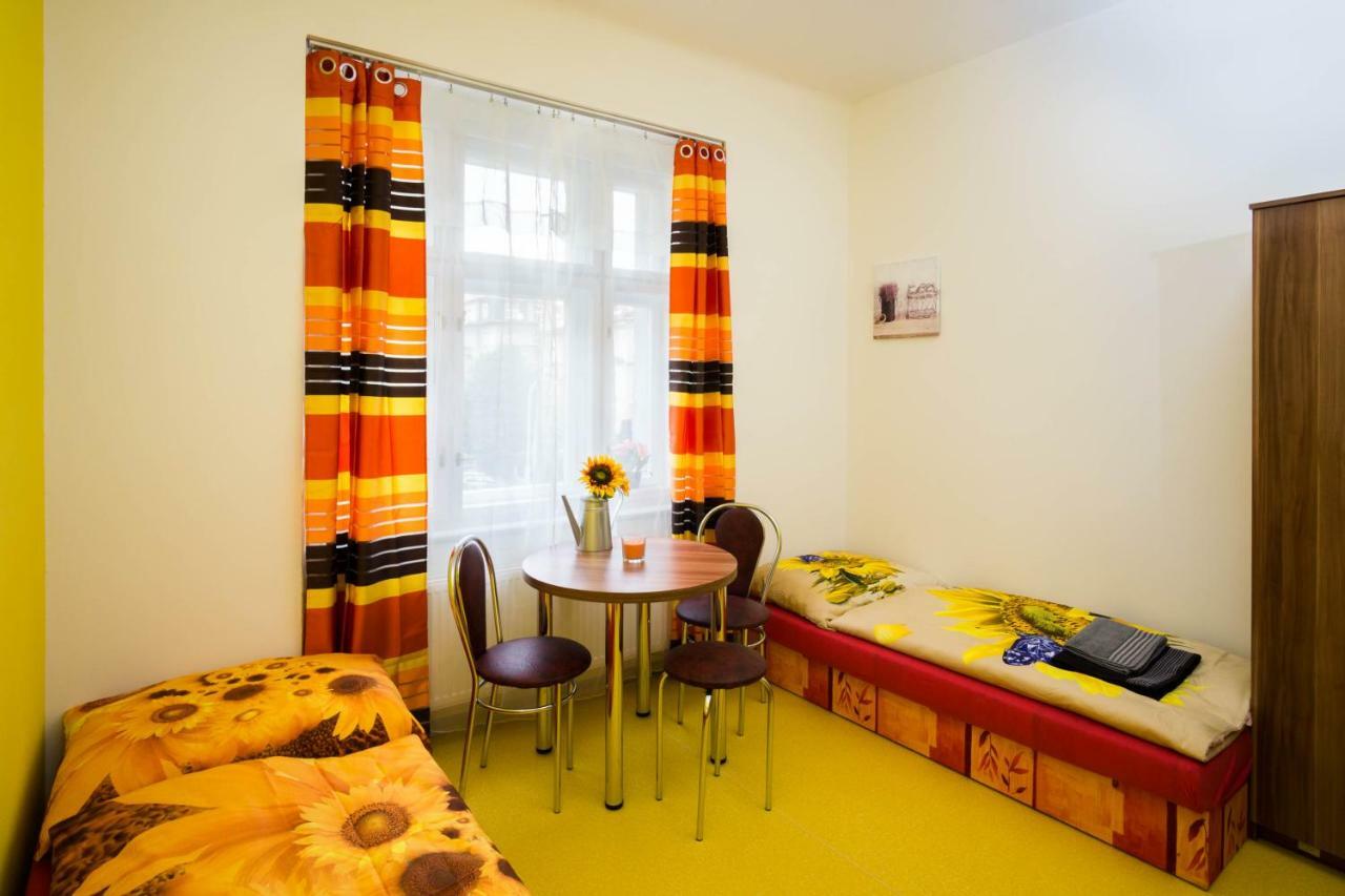 Apartment Four Year Seasons - Walkable To Centre, Metro And Riverside Prague Exterior photo