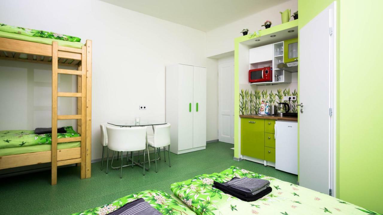 Apartment Four Year Seasons - Walkable To Centre, Metro And Riverside Prague Exterior photo