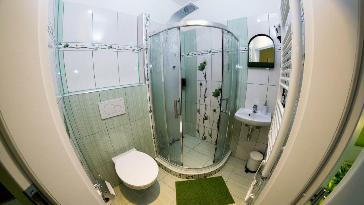 Apartment Four Year Seasons - Walkable To Centre, Metro And Riverside Prague Exterior photo